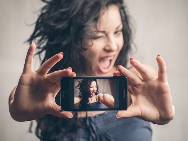 Selfie si personalitate. Ce spune selfie-ul despre noi?