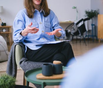 Psihoterapia integrativă – ce este și ce avantaje aduce?